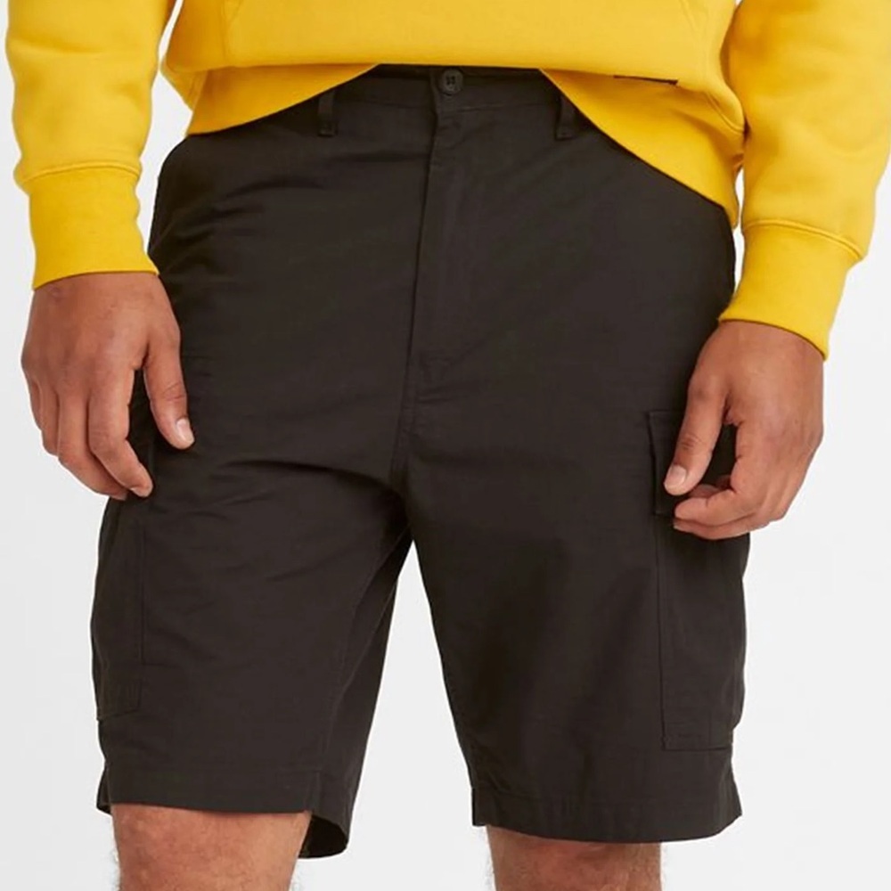 Levis Men Size 40 Black Casual Relaxed Mid Rise 9” Carrier Cargo Shorts NWT